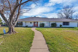 706 E Criner St, Grandview, TX 76050 - Photo 1