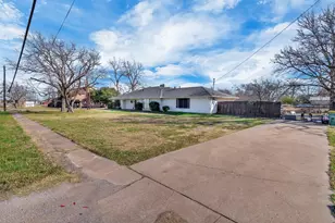 706 E Criner St, Grandview, TX 76050 - Photo 4