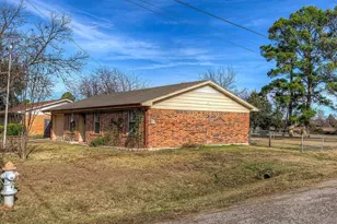 307 E McCoulskey St, Terrell, TX 75160 - Photo 2