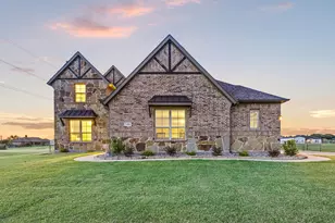 348 Magnolia Dr, Van Alstyne, TX 75495 - Photo 2