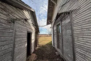 103 W 3rd St, Barry, TX 75102 - Photo 40