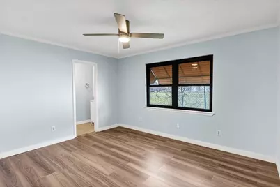 907 W Bridge, Granbury, TX 76048 - Photo 8