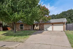 2417 Meadow Ct, Bedford, TX 76021 - Photo 4