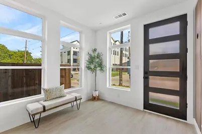 727 W 10th Street #102, Dallas, TX 75208 - Photo 2