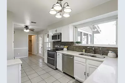 415 Creekmeadow Lane, Lewisville, TX 75067 - Photo 8