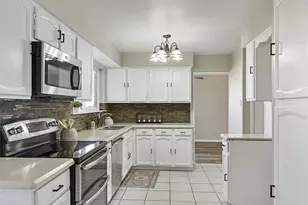 415 Creekmeadow Ln, Lewisville, TX 75067 - Photo 10