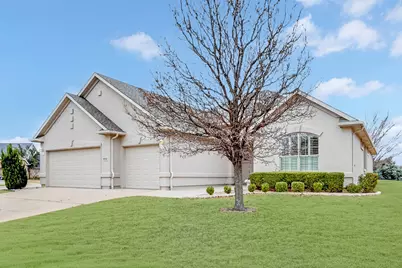 8800 Freeport Drive, Denton, TX 76207 - Photo 2