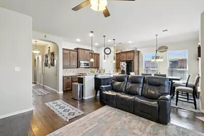 905 Cloudlock Drive, Saginaw, TX 76179 - Photo 8