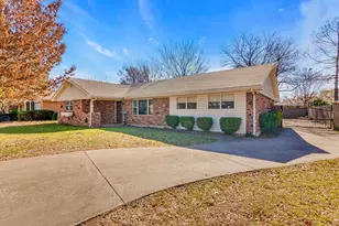 7408 Maple Dr, North Richland Hills, TX 76180 - Photo 2