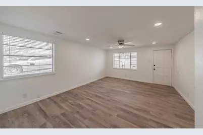 227 S Justin Avenue, Dallas, TX 75211 - Photo 2