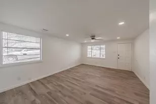 227 S Justin Ave, Dallas, TX 75211 - Photo 2