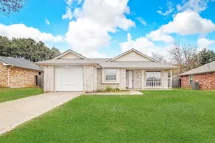 606 McAnear St, Cleburne, TX 76033 - Photo 1