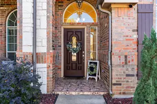 581 Griffith Dr, Saginaw, TX 76179 - Photo 2