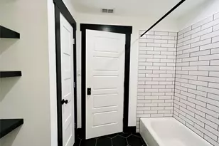 101 Lindenwood Dr, Fort Worth, TX 76107 - Photo 22