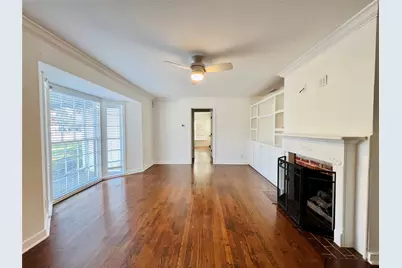 101 Lindenwood Drive, Fort Worth, TX 76107 - Photo 2