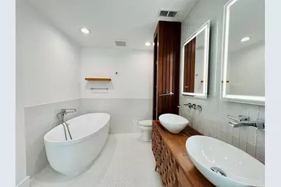 101 Lindenwood Drive, Fort Worth, TX 76107 - Photo 10