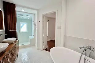 101 Lindenwood Dr, Fort Worth, TX 76107 - Photo 12