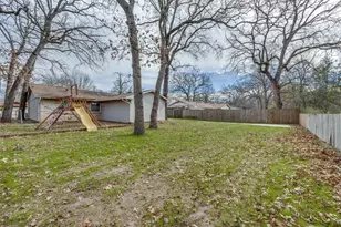 2923 W Day St, Denison, TX 75020 - Photo 16