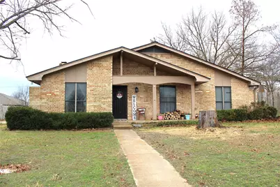708 Prairie Wind Boulevard, Stephenville, TX 76401 - Photo 2