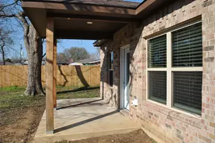 412 Dewitt St, Collinsville, TX 76233 - Photo 2