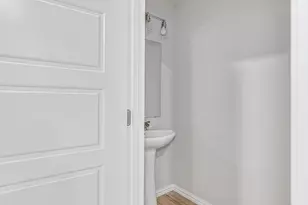 320 W Gambrell St, Fort Worth, TX 76115 - Photo 16