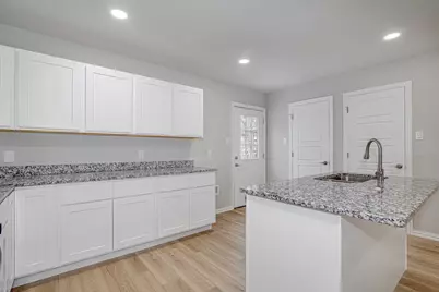 320 W Gambrell Street, Fort Worth, TX 76115 - Photo 14