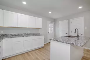 320 W Gambrell St, Fort Worth, TX 76115 - Photo 14