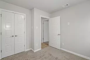 320 W Gambrell St, Fort Worth, TX 76115 - Photo 28