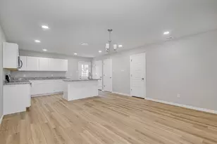 320 W Gambrell St, Fort Worth, TX 76115 - Photo 10