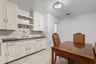 2821 Burchill Rd S, Fort Worth, TX 76105 - Photo 8