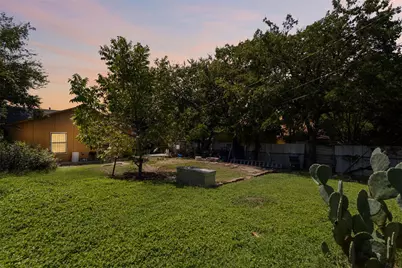 2821 Burchill Road S, Fort Worth, TX 76105 - Photo 24