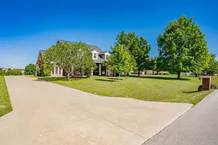 1905 Yucatan Dr, Granbury, TX 76048 - Photo 4