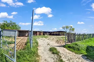 4519 Co Rd 2690, Alvord, TX 76225 - Photo 38