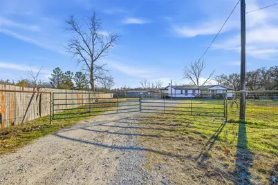 111 Jody Lane, Azle, TX 76020 - Photo 2