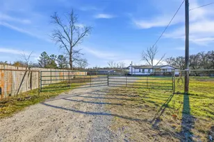 111 Jody Ln, Azle, TX 76020 - Photo 2