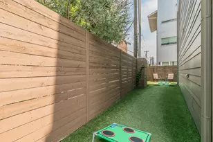 2441 Thatcher Dr, Dallas, TX 75206 - Photo 32