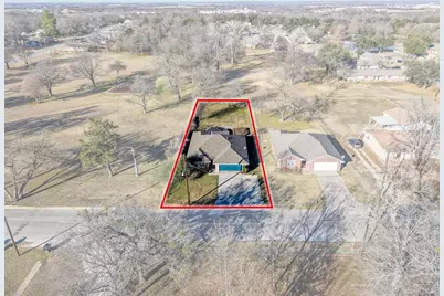 2409 W Walker Street, Denison, TX 75020 - Photo 2