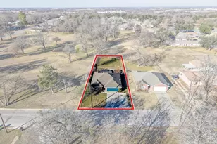 2409 W Walker St, Denison, TX 75020 - Photo 2