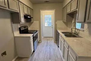 1435 N Bluegrove Rd, Lancaster, TX 75134 - Photo 4