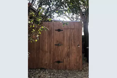 124 E Vilbig Street, Irving, TX 75060 - Photo 12