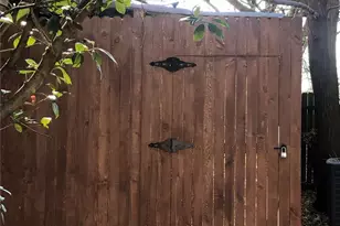 124 E Vilbig St, Irving, TX 75060 - Photo 12