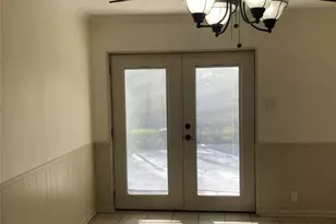 124 E Vilbig St, Irving, TX 75060 - Photo 6