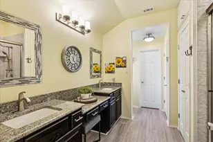 901 Freesia Dr, Little Elm, TX 75068 - Photo 16