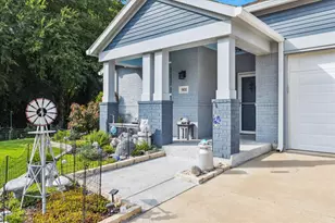 901 Freesia Dr, Little Elm, TX 75068 - Photo 4