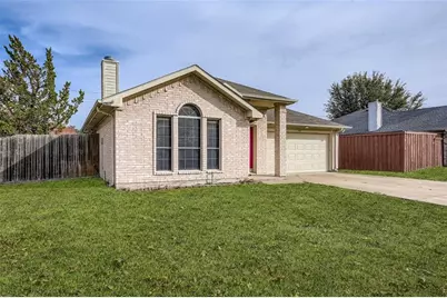 3326 Spring Meadow Lane, Grand Prairie, TX 75052 - Photo 2