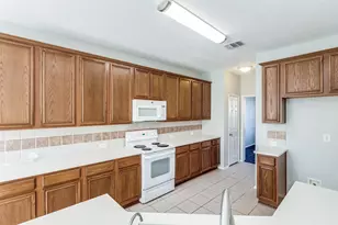 1018 Spanish Moss Dr, Garland, TX 75040 - Photo 2