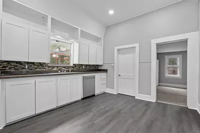 707 S Robinson Street, Cleburne, TX 76031 - Photo 2