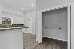 707 S Robinson St, Cleburne, TX 76031 - Photo 10