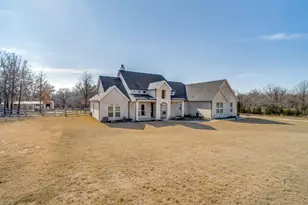 2021 Dolly Dr, Weatherford, TX 76088 - Photo 2