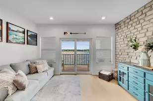 401 E Pearl St, Granbury, TX 76048 - Photo 2